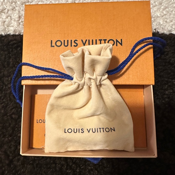 Louis Vuitton Ring 4 piece adjustable ring set - Picture 7 of 12